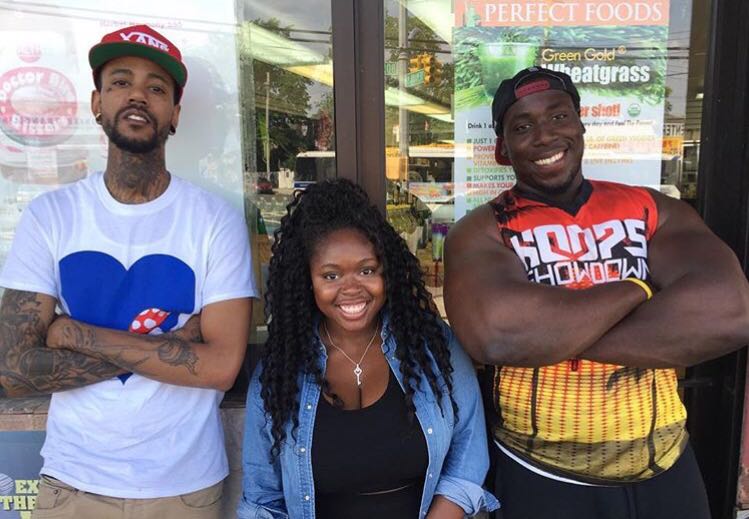 lift the fork with tray pizzy